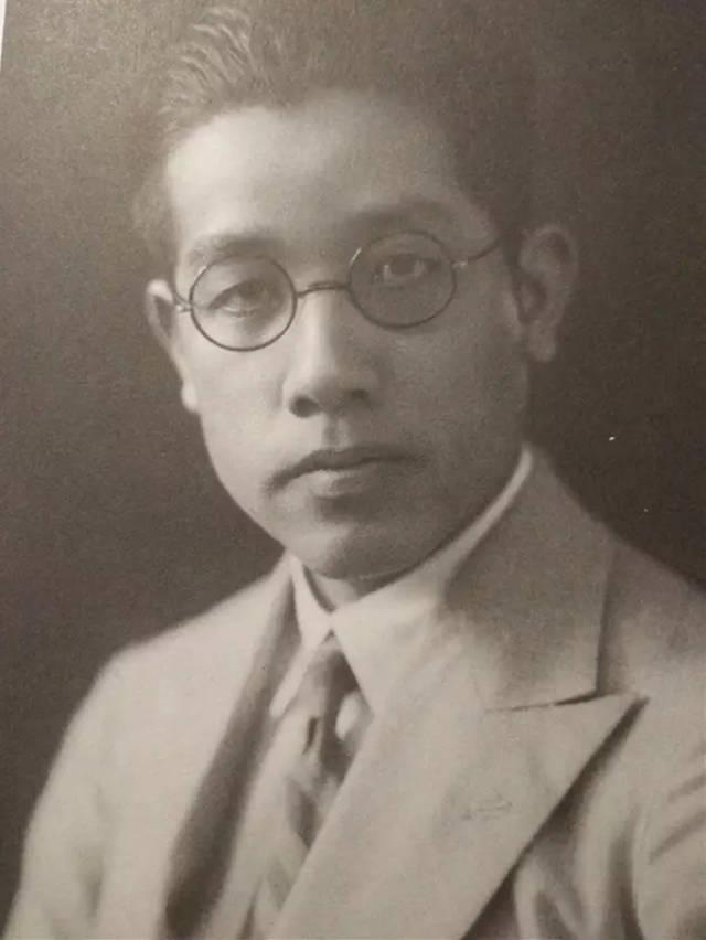蒋介石身边红人，博学的才子，因上错床，沦为比汪精卫可怕的汉奸。黄浚出身书香门第