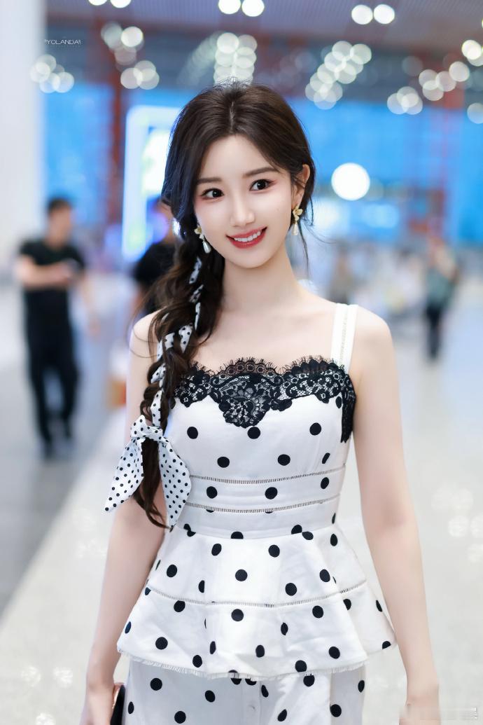毛晓彤小太阳的温柔感毛晓彤甜度好足暖意融融，甜美氛围感拉满