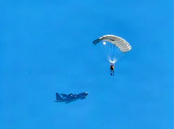 太尴尬了！美国飞行员失踪后，英国、美国和西方多家媒体认为这名飞行员的命运或将改变