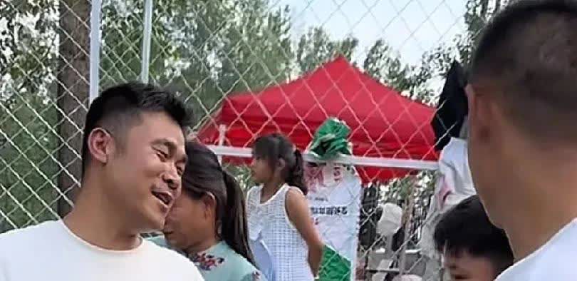 都愿意带孩子出去玩，李佳为啥两个态度！一个是小姑子，一个是妹夫，李佳为啥两个