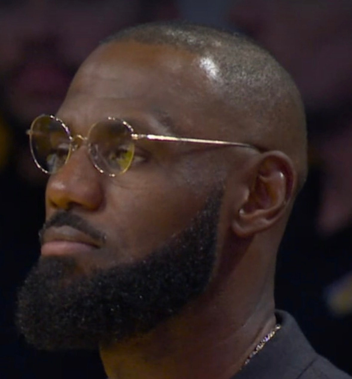 湖人东契奇和里弗斯表现出色，詹姆斯打的就会轻松很多。每场比赛打个二十多分钟，摸摸