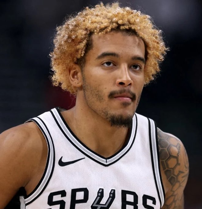 EvanSidery：“马刺队似乎愿意在交易截止日之前送走杰里米·索汉，以提升