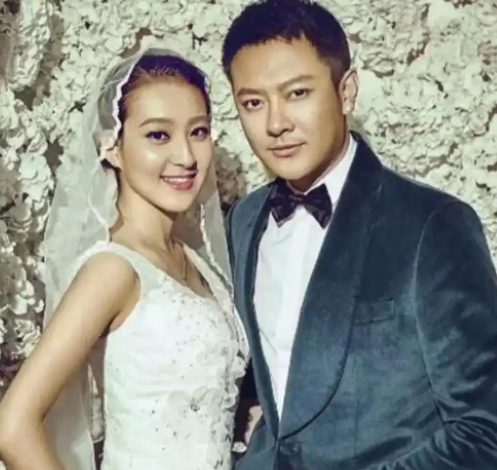 2015年，印小天砸400万娶了哈琳娜。孩子出生后他才发现，这个枕边人除了名字是