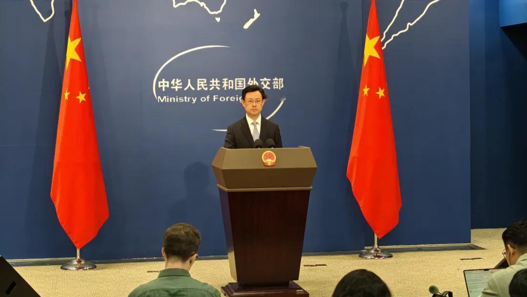 6月29日，外交部发言人郭嘉昆主持例行记者会。有记者就中国海警在与那国岛以南海域