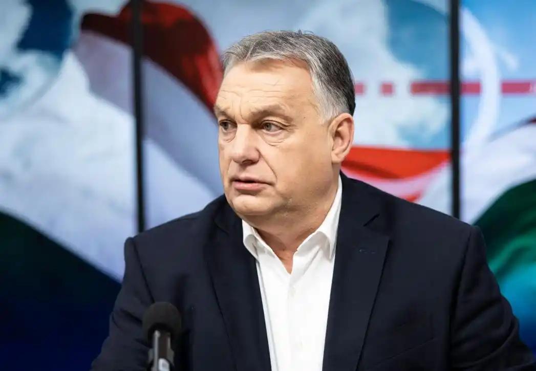 大实话！4月7号匈牙利总理欧尔班在布达佩斯参加活动时，直接把欧盟的遮羞布扯了下来