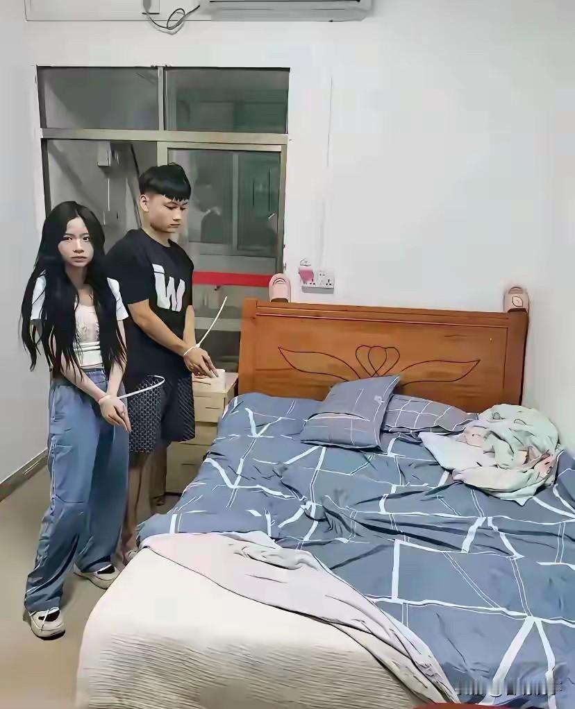 又不是犯的命案，何必用扎带绑起来，难道怕跑了吗？[捂脸哭][捂脸哭][捂脸哭][捂脸哭]