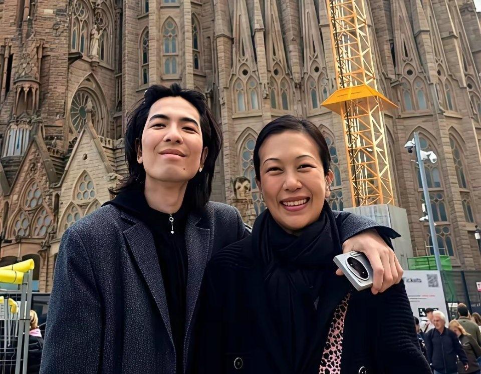 夫妻俩姐弟恋一个39岁，一个53岁相差14岁，两人在一起快20年了，没有