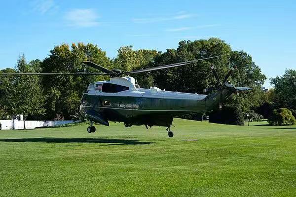 就说你佩服不佩服，美国总统打算跟高市早苗共同乘坐直升机，并一起登上美国航母“乔治