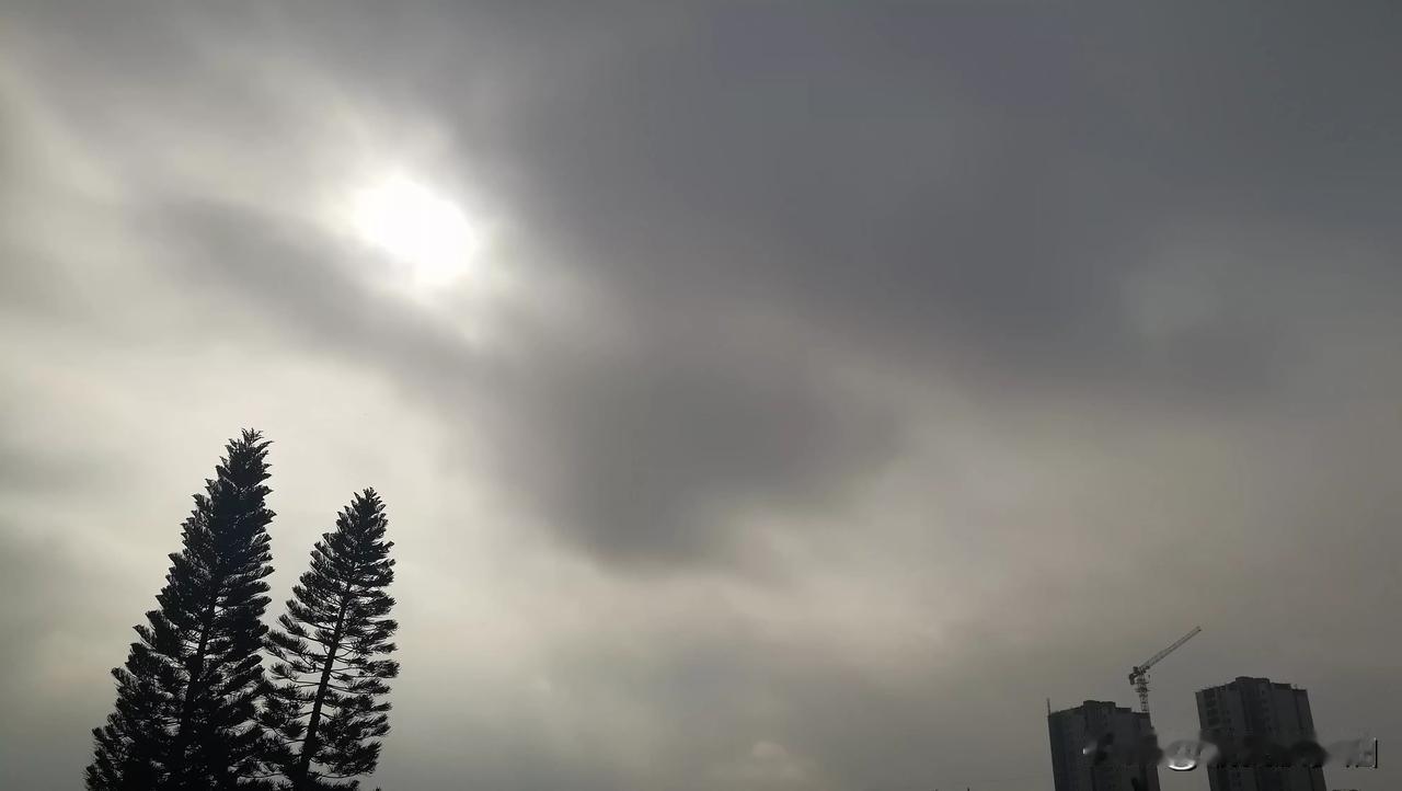 今天是五一假期的最后一天啦！各地纷纷迎来了假期返程高峰，广东五一假期返程雨水