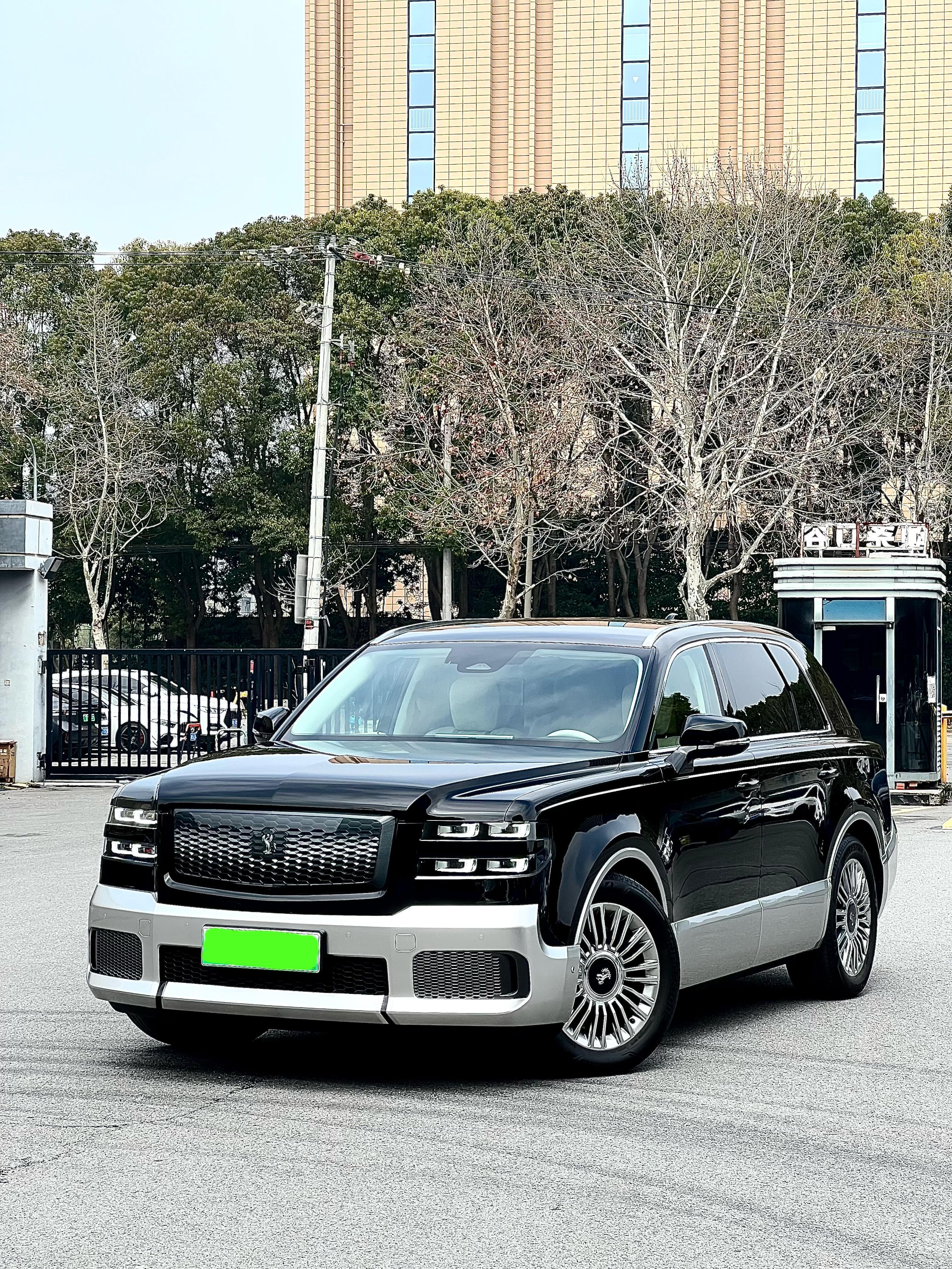 刚刚看朋友圈有一位朋友（二手车商）在卖丰田世极，这个内饰做工可以说是日系车的巅峰