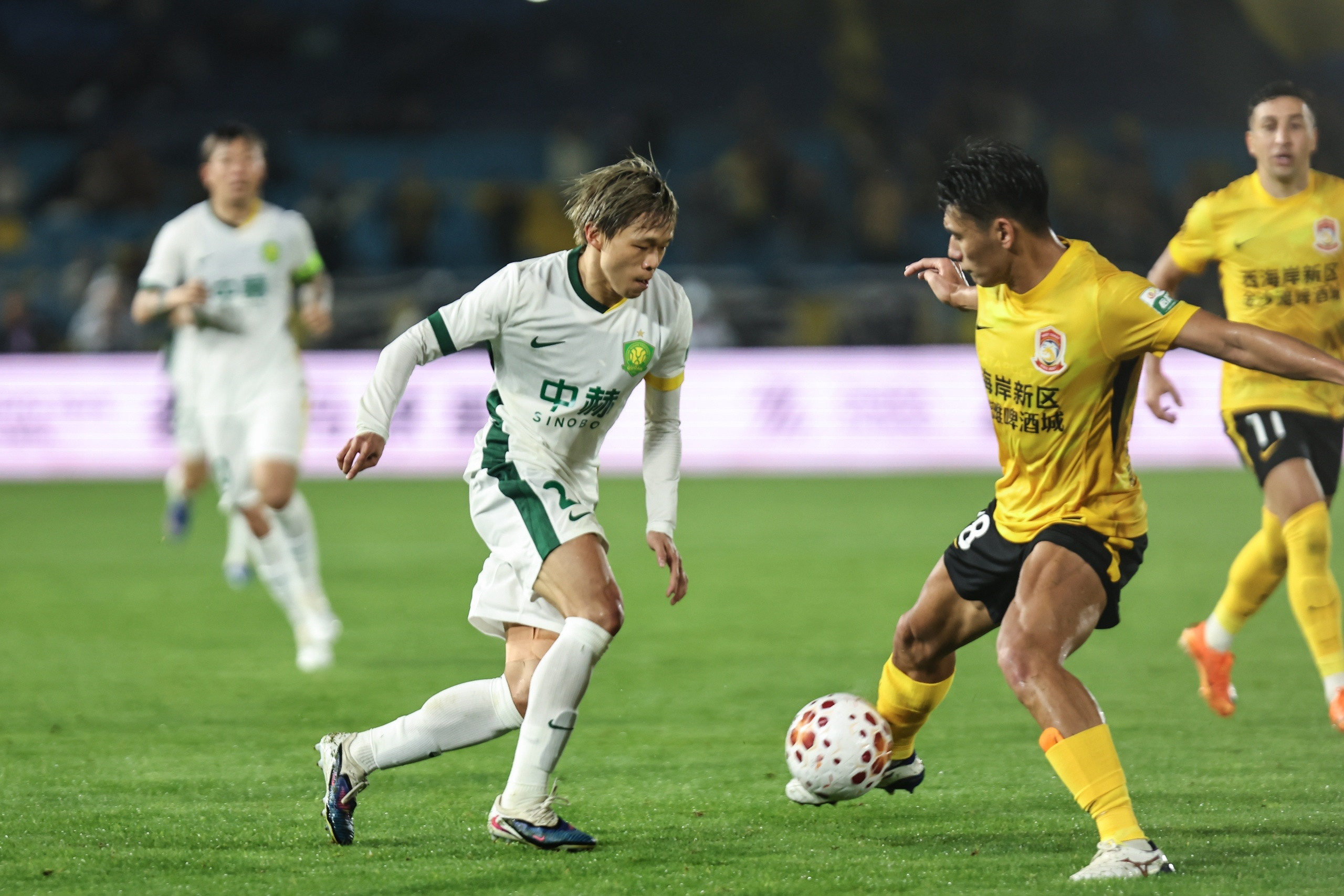 主场2-1力克海港后, 青岛西海岸在中超联赛已经13轮不败