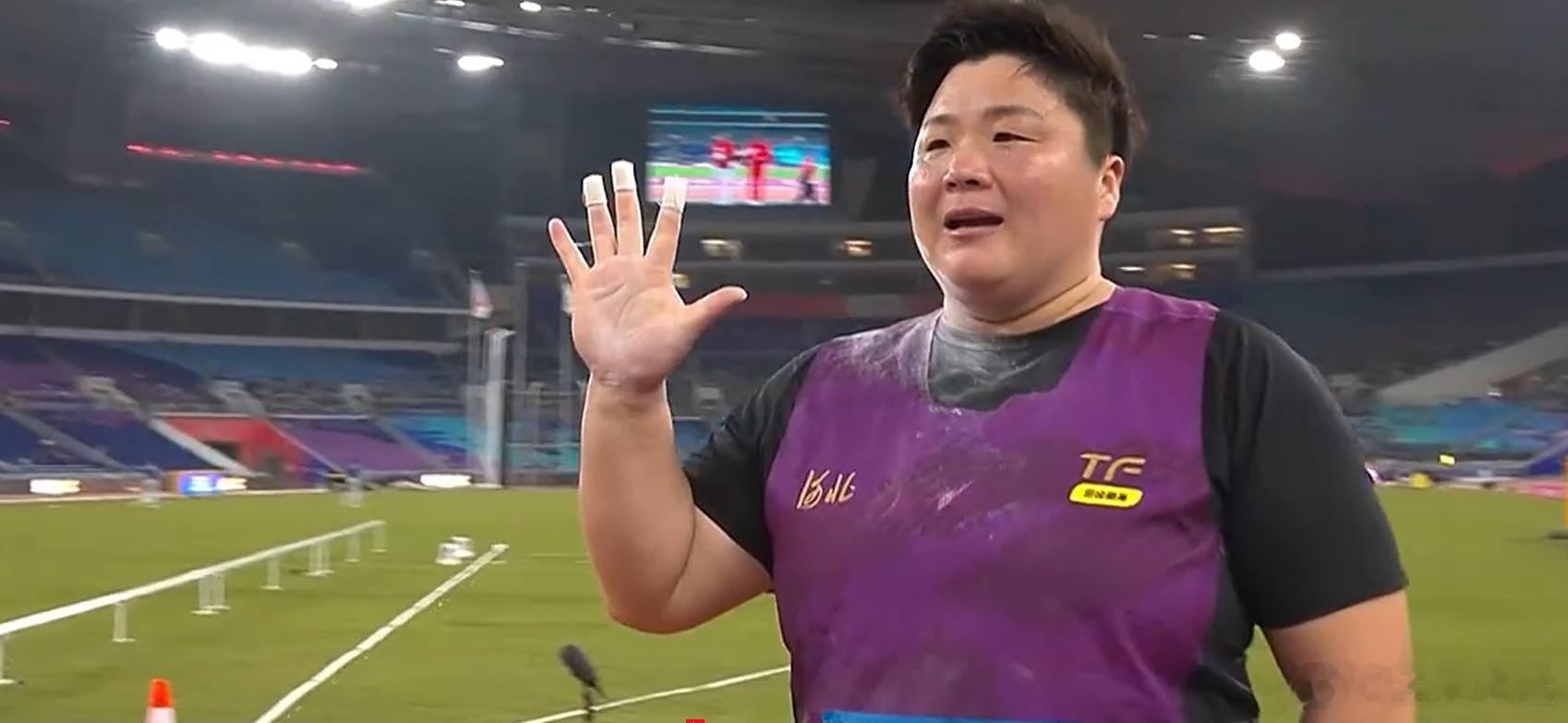 连续16年五届全运稳守第一从未被打倒突破年龄屏障36岁巩立姣值得脱帽致敬11月