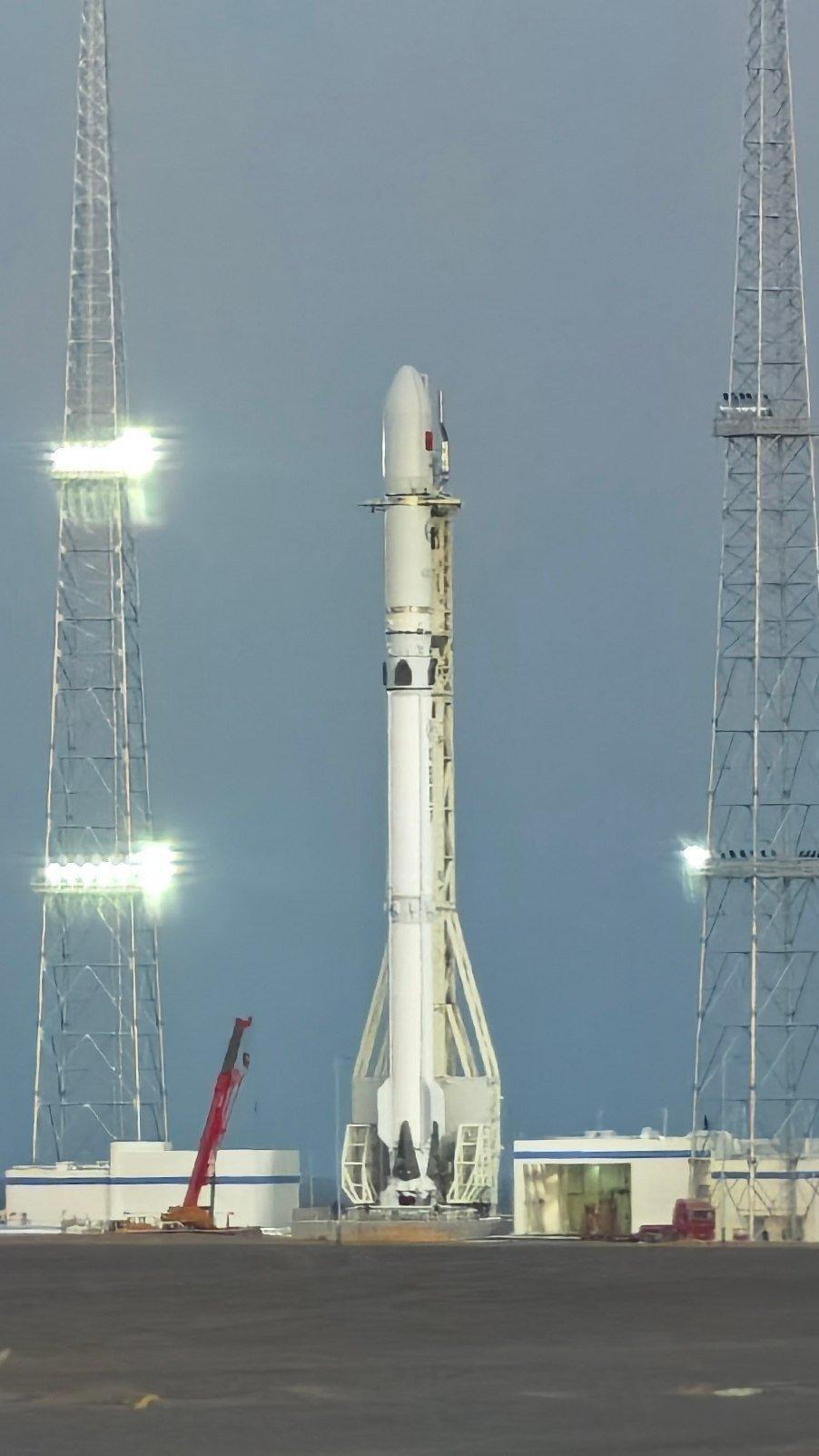 引箭待发！长十二甲火箭已经整装待发。既然朱雀三号将我国“首款轨道级试飞成功的可复