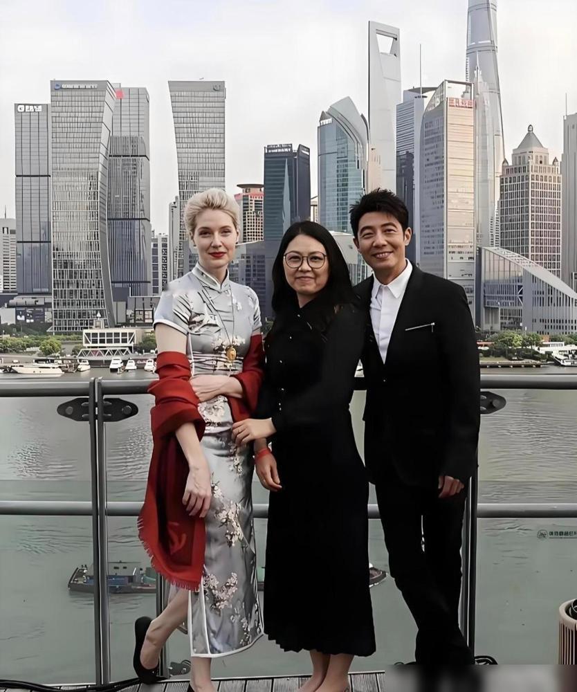 撒贝宁这一对龙凤胎，算是把他北大还行的凡尔赛基因给打破了，一个北大博士妈，一个北