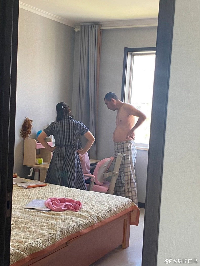 爸妈生了个比我小18岁的妹妹每天日常