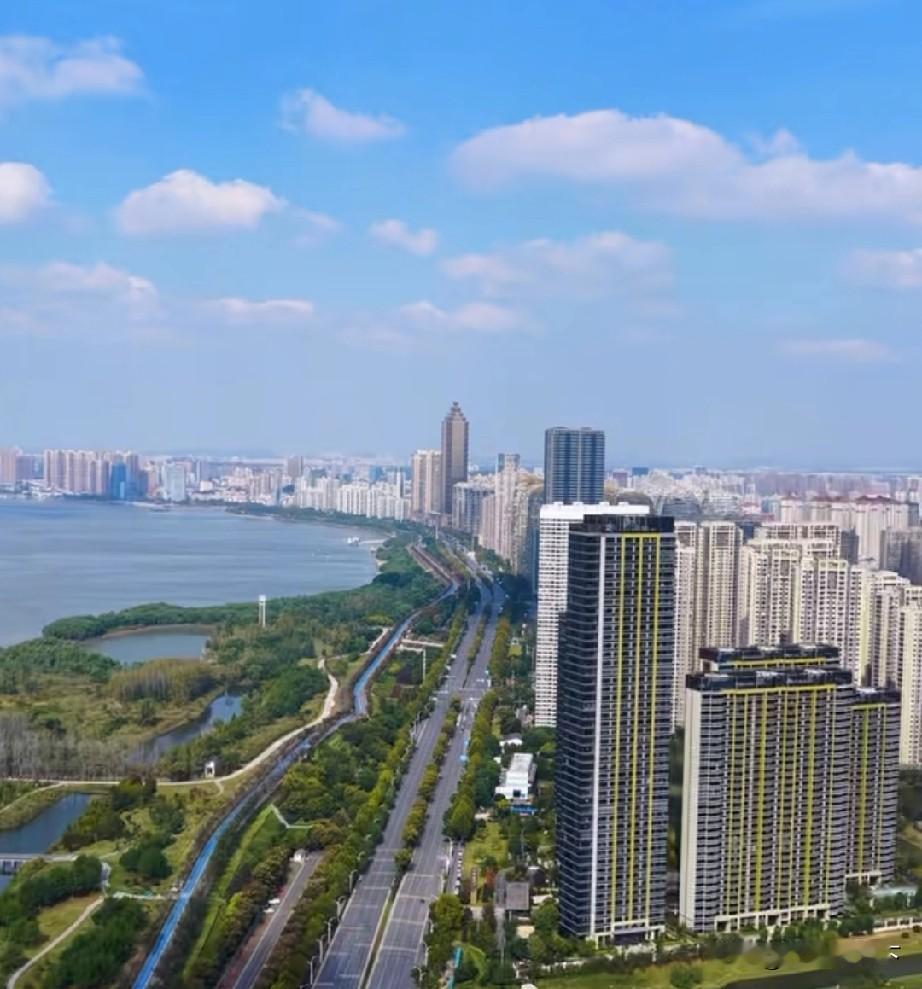 安徽人为什么不吐槽芜湖？因为它和合肥肩负的责任不一样我个人是强省会的坚定支持者