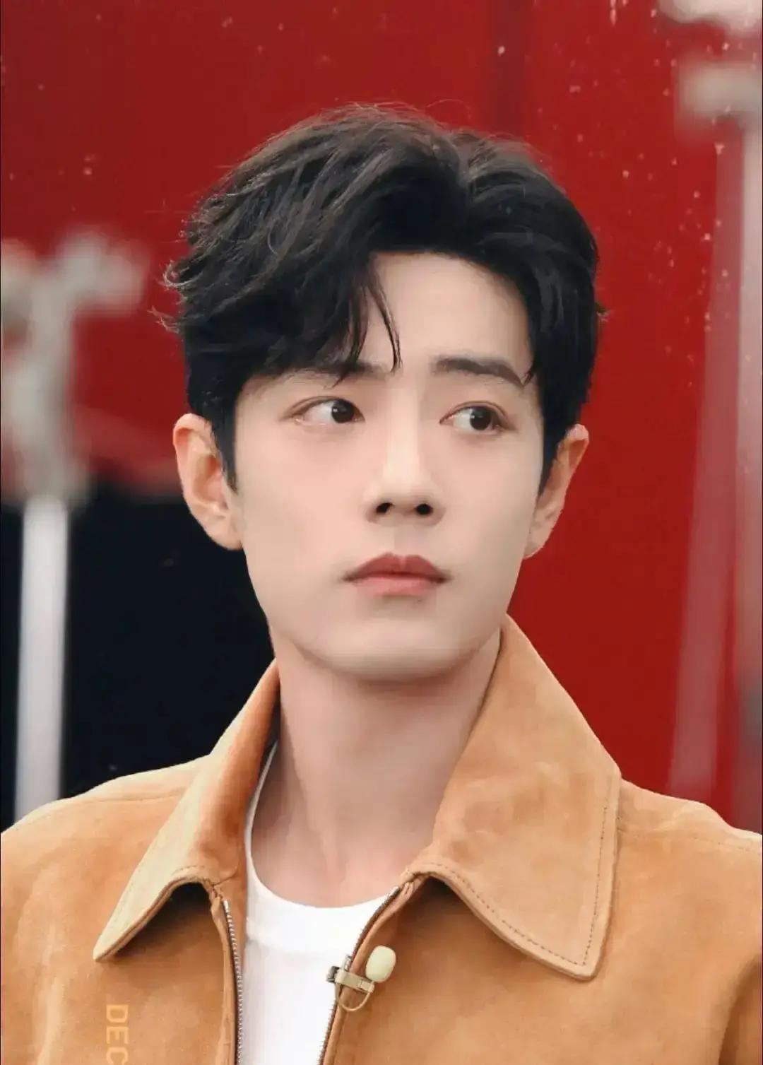 收视飙到2.12%，他只去一家台跨年那晚，别的明星赶三四场，肖战只在东方卫