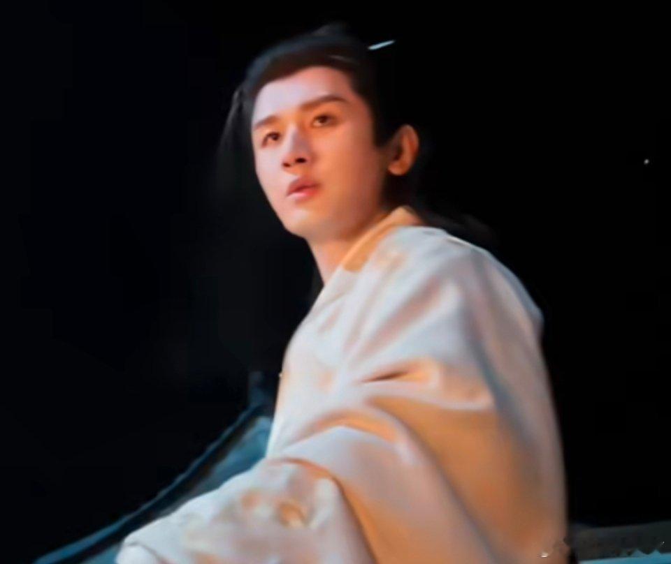 成毅这个撑杆跳上马谁懂撑杆跳上马的画面直接帅晕我了，古装造型好看很适合的角色演绎