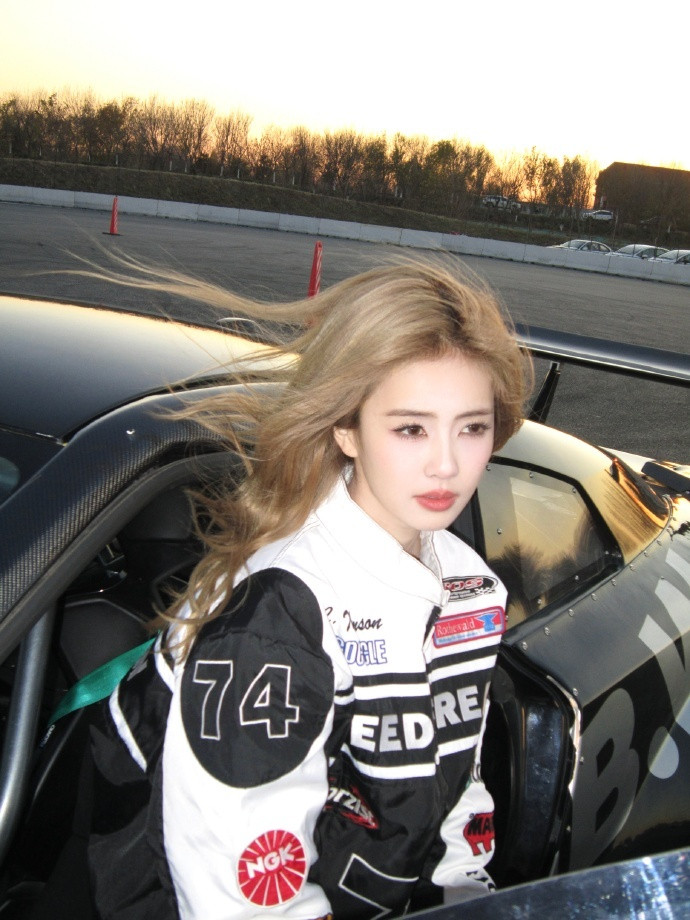 白鹿机车服请注意，这次不是AI