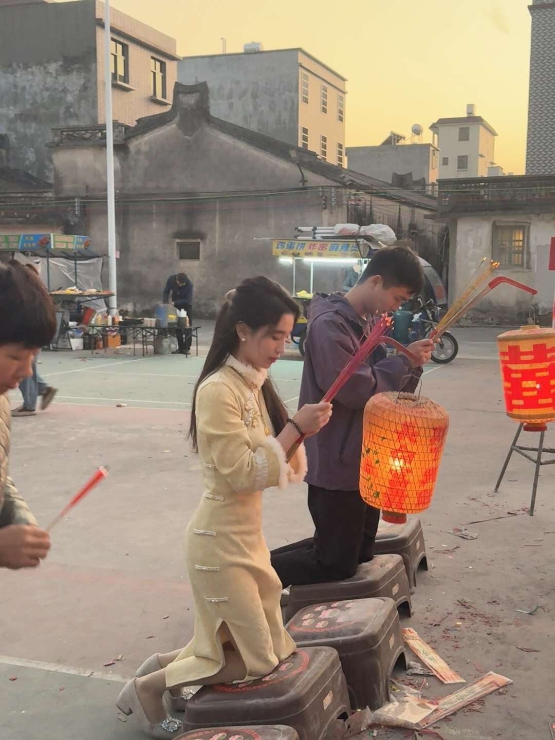 他们跪拜祈求的是什么愿望呢？