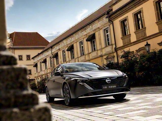 日产天籁鸿蒙座舱来了，我感觉新天籁已经不像一台燃油车了，即使放到新能源车堆里，也