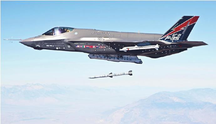 每天认识一件兵器美国AIM-120“监狱”空对空导弹长度：370厘米直径：18