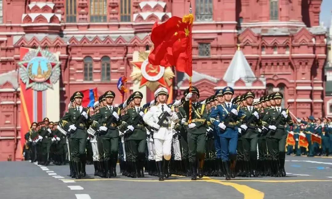 看完解放军三军仪仗队，我才知道什么是不可战胜的我的天呐！今天在莫斯科红场，解放