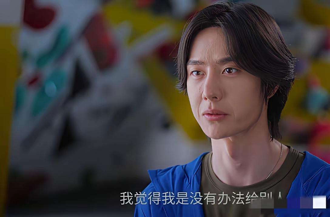 王一博：27岁饱经风霜的亚子……看得出来是年轻人，因为牙又齐又白[呲牙笑]，眼