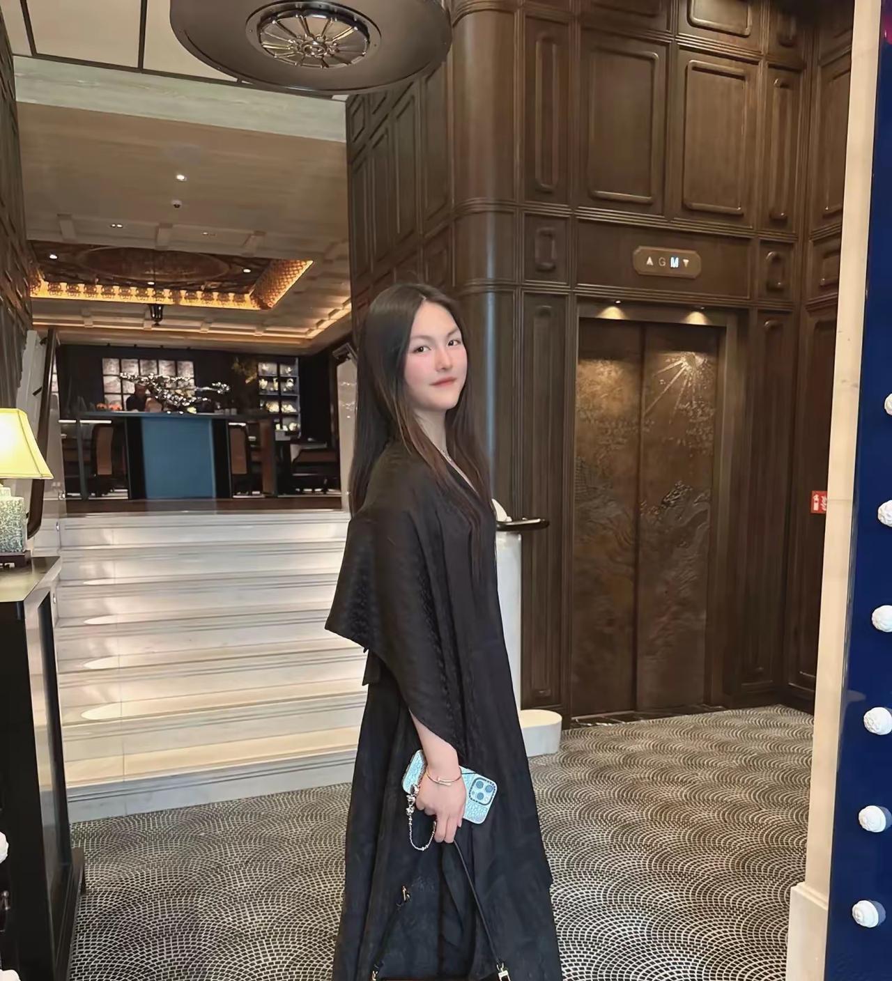 李湘又带王诗龄买买买了，迪奥裙子、钻石项链、天价粽子统统安排上……又是羡慕王诗