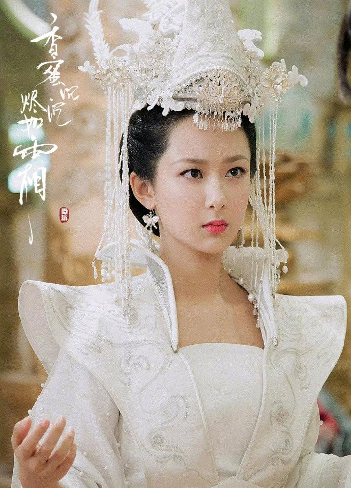 这次杨紫粉丝背了好大一口锅。最近《香蜜沉沉烬如霜》要拍短剧了，骂声一片。好