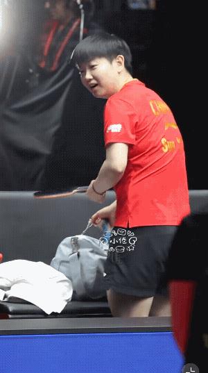 女双结束后开心复盘的莎莎，真的是个明媚的小太阳，不会烦恼太久！美国大满贯孙颖莎