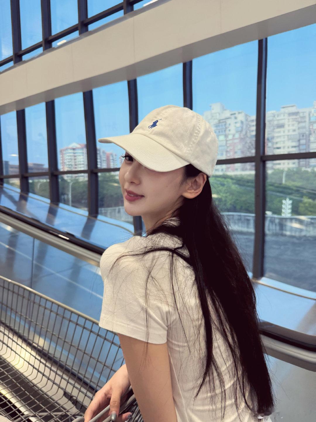 1-只要去山姆本人一定会拍的照片。2-去环岛路看海了舒服呀～3-小学放学每次都买居然还开着，依旧是老