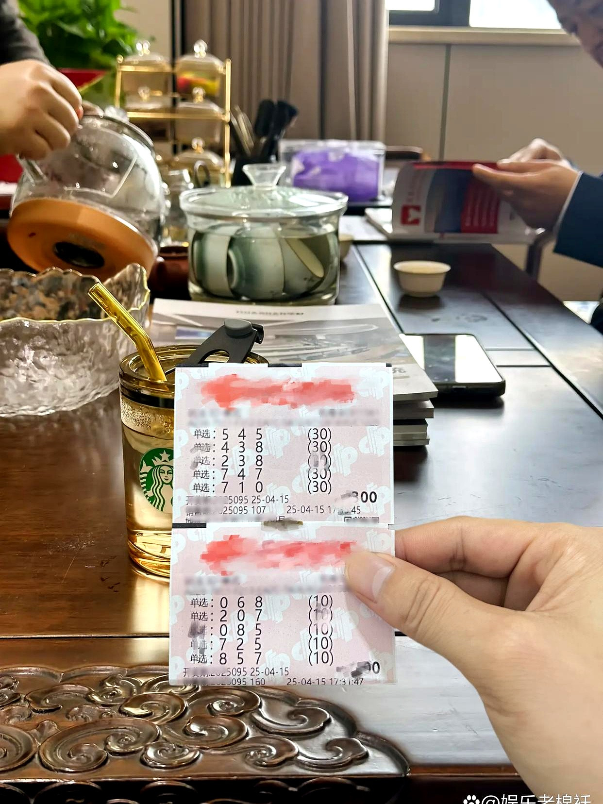 幸福这玩意儿，真得靠自己别扯那些虚头巴脑的，幸福这东西，跟外在条件没多大