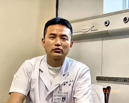 湘雅医院这下心凉透了。刘翔峰在湘雅二院当医生时，故意夸大病人病情，让6个不该