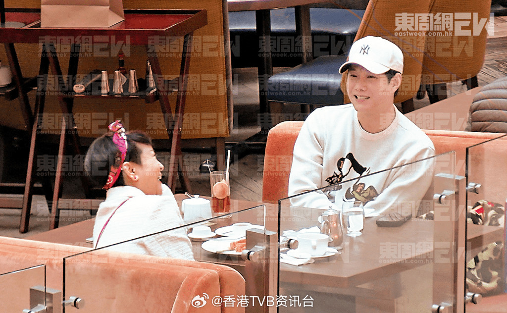 东周刊：爆狄波拉宠幸张与辰助攻内地谭辉智被打入冷宫TVB的歌唱选秀节目《中年好
