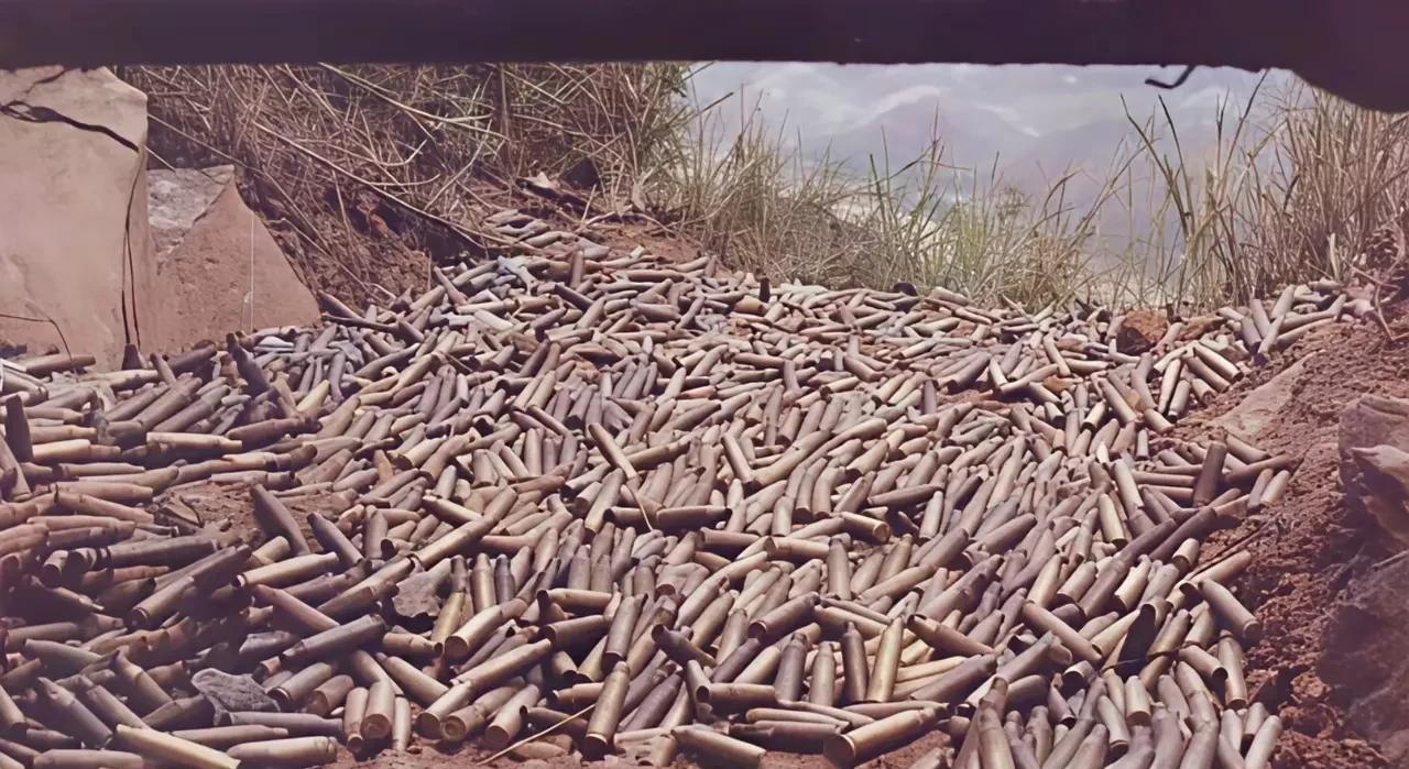 看看这满地的弹壳，可想而知，当时战场上多么残酷，多么激烈。1984年12月8日