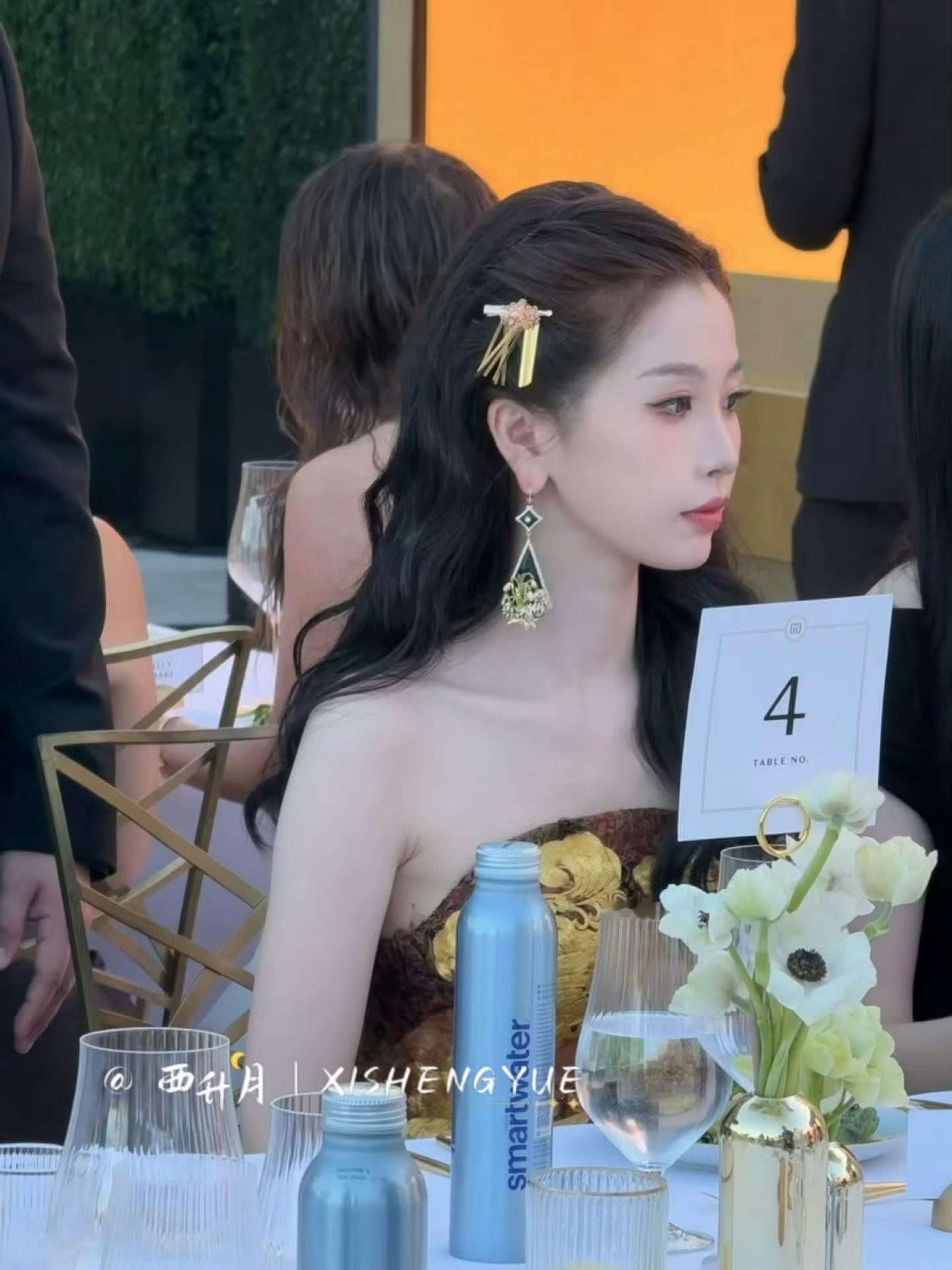 ？我要被窝鱼的下颌线划伤了冷脸好有气场啊