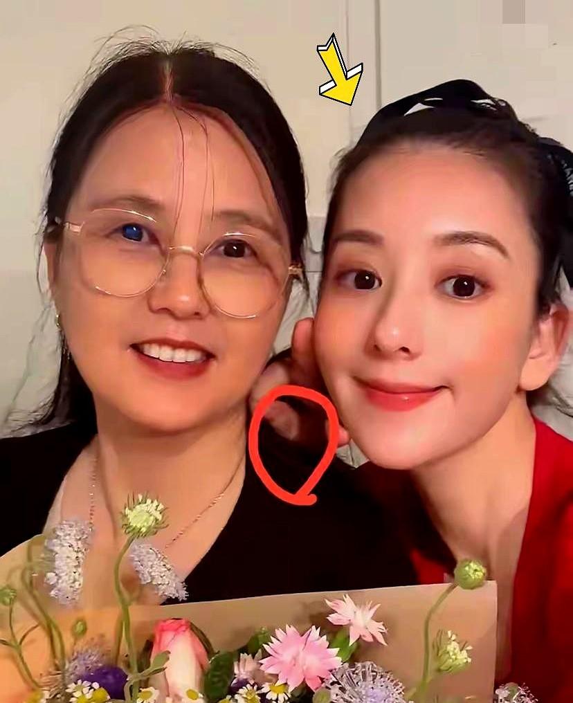方媛当“天王嫂”玩出花！38岁怀三胎赴港验血，遵循潮汕习俗“三朝定乾坤”，若得男
