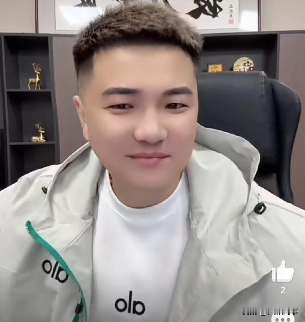 阿宇吐槽牌牌琦吴迪抽成高都有钱，牌牌琦脑瓜子都是赚钱的招，口头语就是我岁数小不