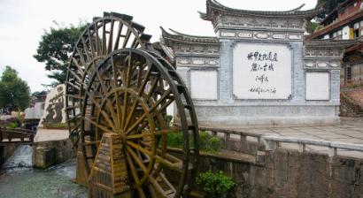 它在云南临沧——中缅边境上的一座小城。名字叫滇西科技师范学院。很多家长和同学一