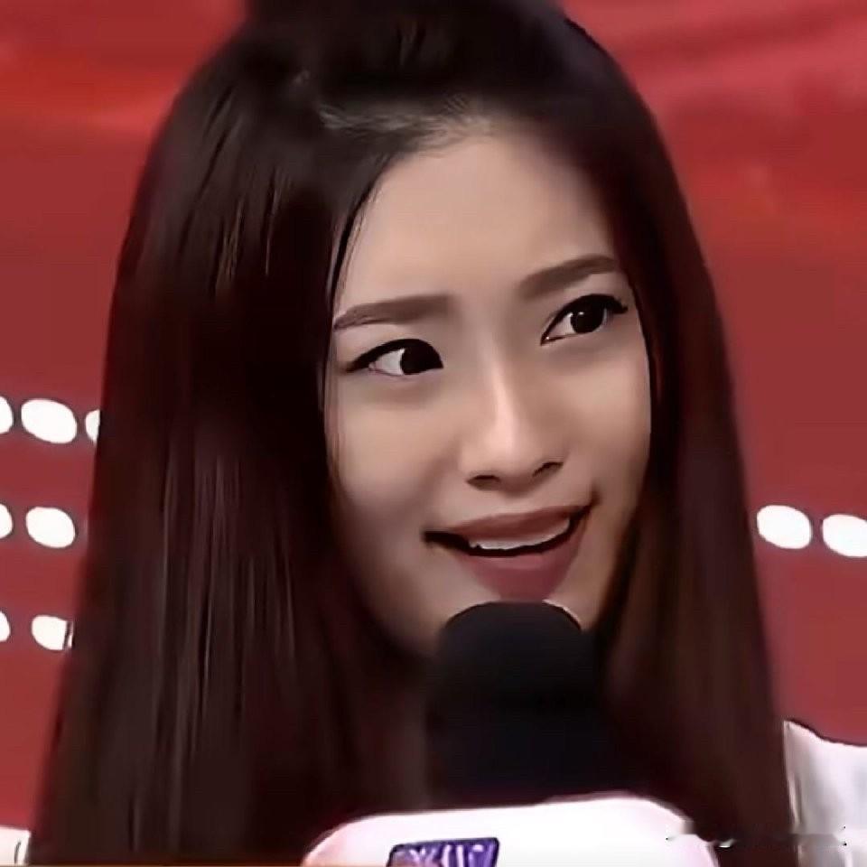 天呢这竟然是孟子义以前的她，单眼皮，矮鼻梁，小眼睛这些都没有，还是和现在一样