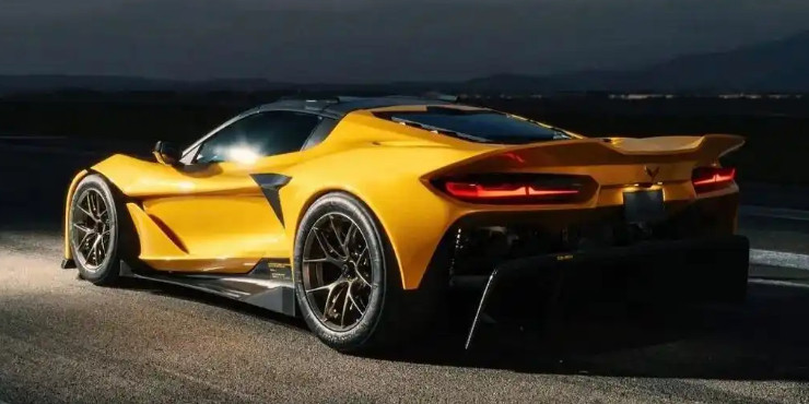 独立设计师KhyzylSaleem打造的科尔维特C8-X概念车，以狂野设计重新