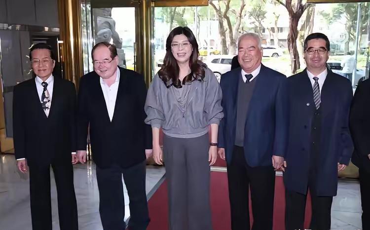 看看！郑丽文4月7日访陆的阵容一曝光，藏的深意全藏在细节里！三位副主席萧旭岑、张