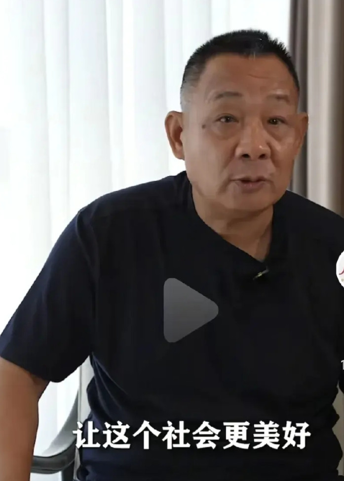人民日报采访了胖东来，无论是京东为快递外卖小哥交社保，还是胖东来对产品品质的追求