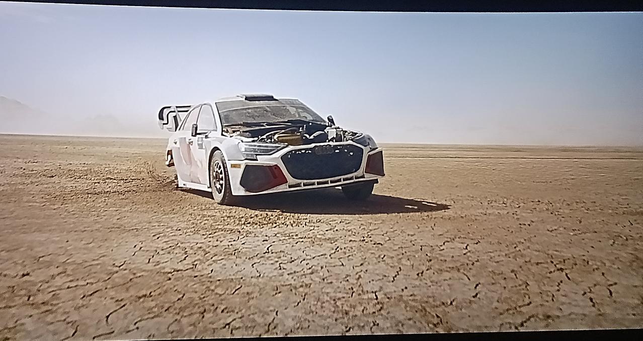 昨天去看了《镖人》，真是痛快啊！有种小时候在村里大树下看投影仪港片的感觉。今天看