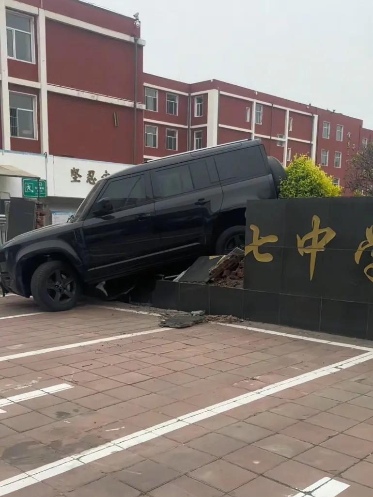这不是长春47中学吗？干成7中了，真的假的，一下干下去四十个中学是不是在这个学