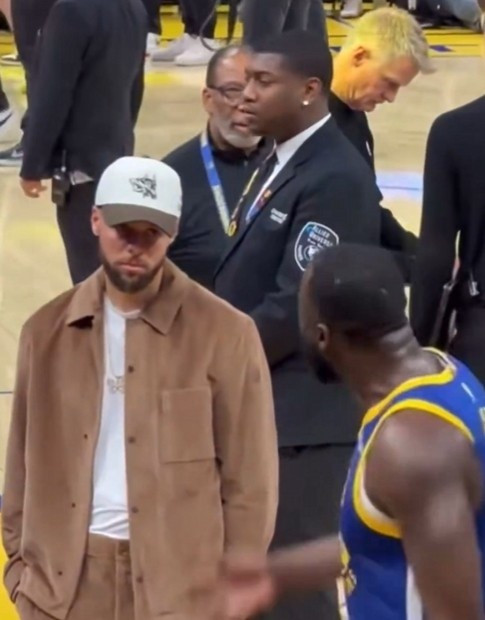 #格林辟谣库里受够自己#格林回应“库里对自己厌烦表情”：“我看到了很多人的反应