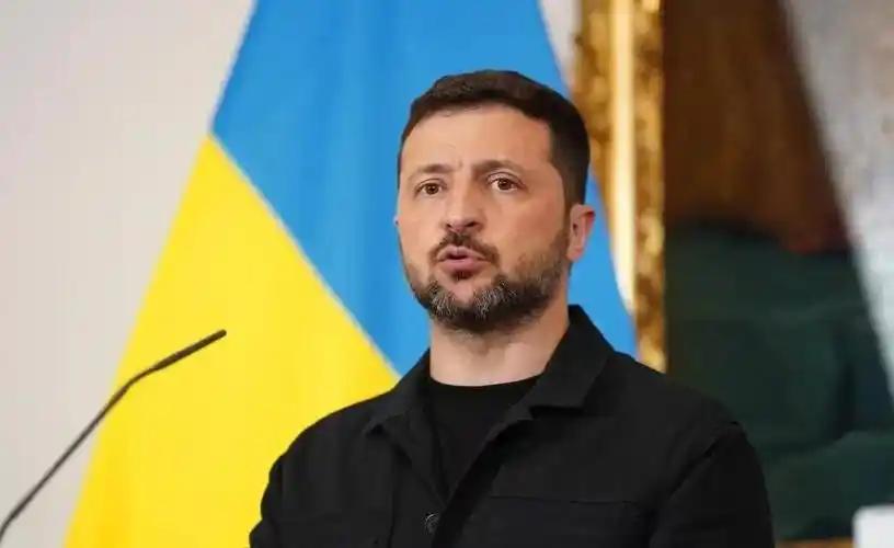 泽连斯基感到害怕了。据《乌克兰真理报》26日报道，乌克兰总统泽连斯基说，俄罗