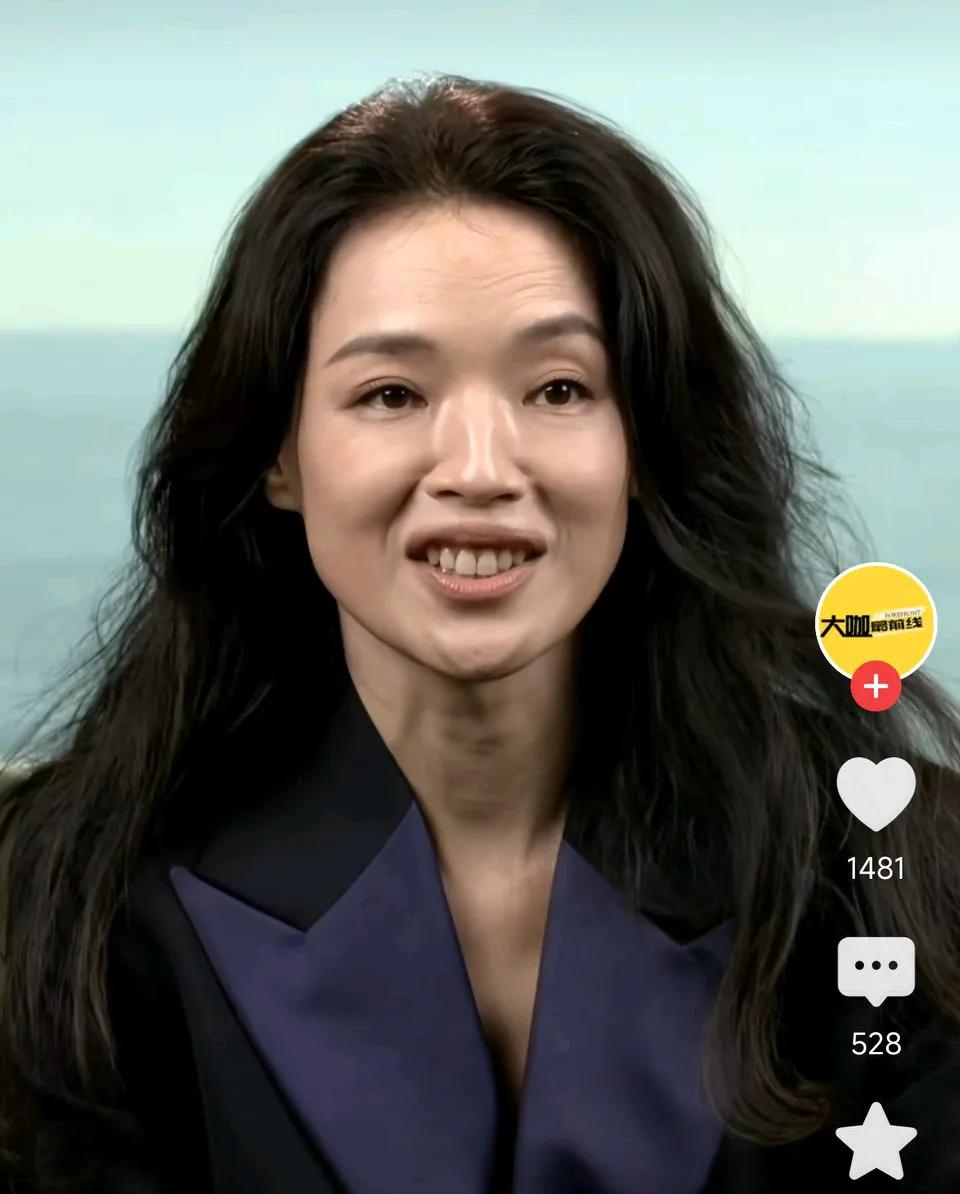 舒淇专访活动路透，近距离怼脸拍，49岁这状态真好！网友表示：这样看，感觉明星