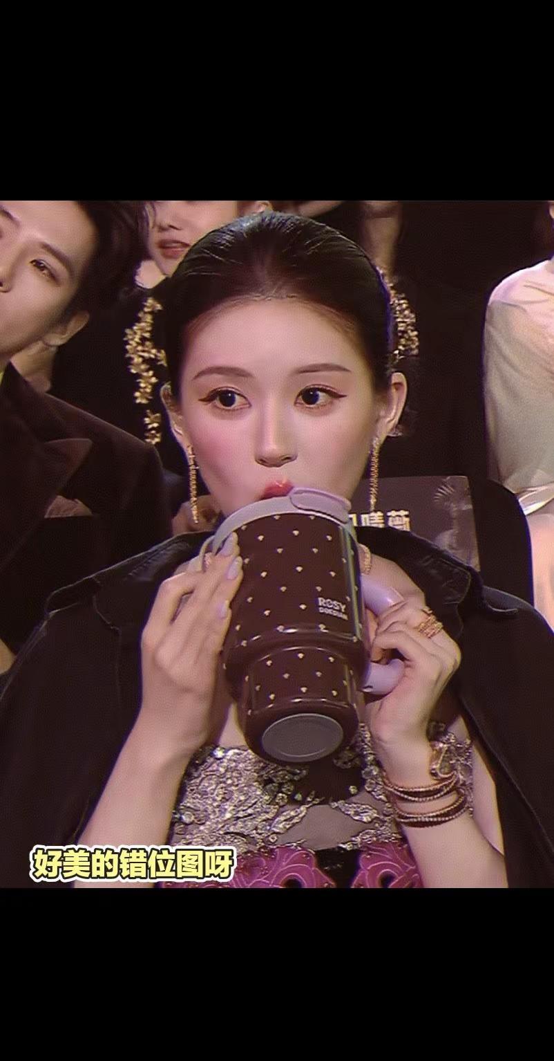 以为是头饰结果是后面汪舒龙的衣服